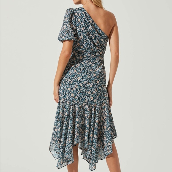 ASTR THE LABEL - SANTORINI FLORAL ONE SHOULDER MIDI DRESS - Picture 3 of 9